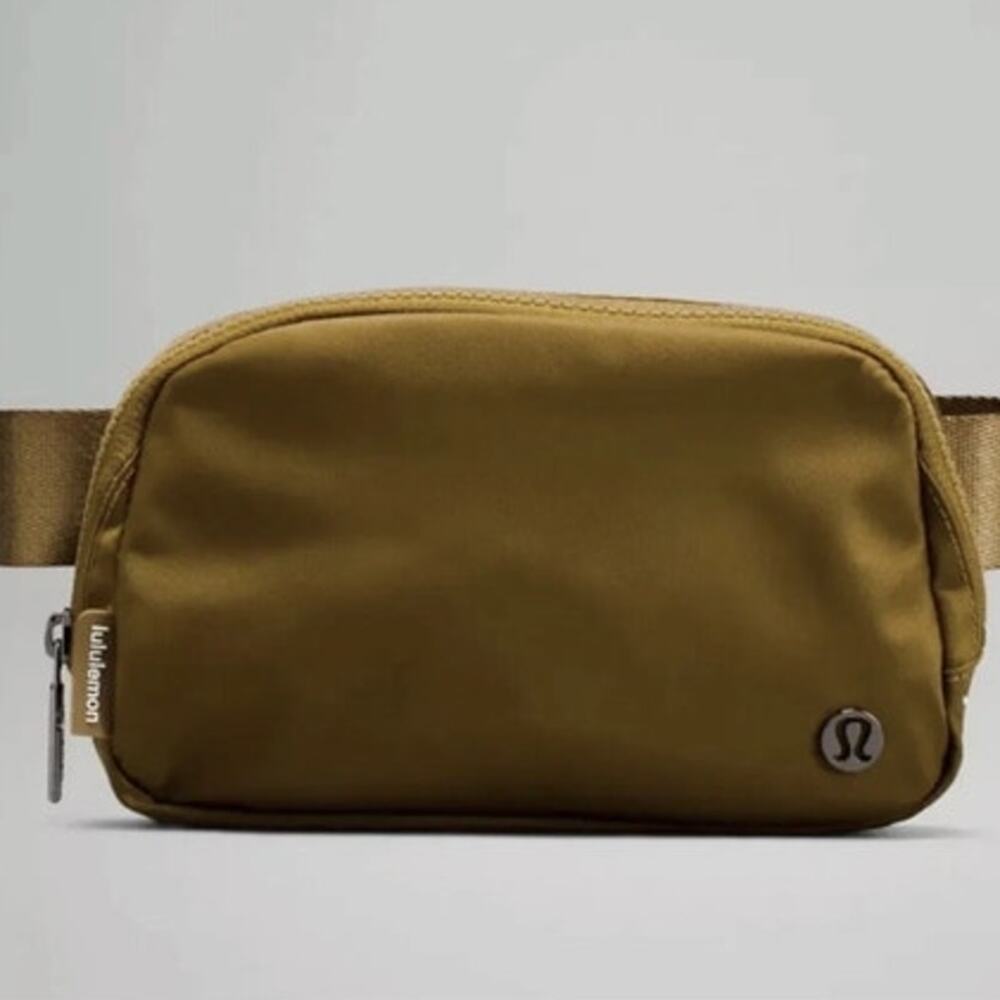 Lululemon Everywhere Belt Bag